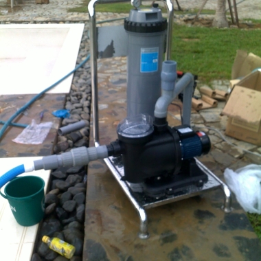 Xe đẩy vệ sinh hồ bơi di động